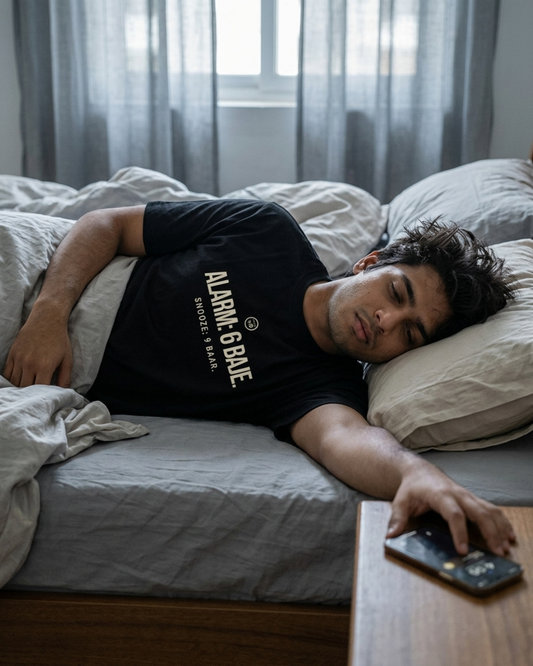 Alarm: 6 Baje — Snooze ×9 T-Shirt